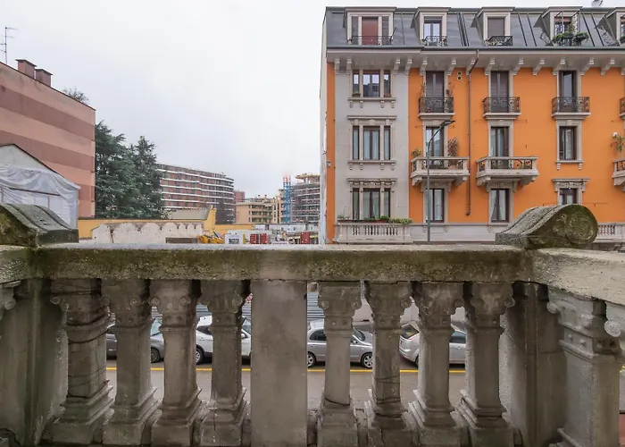 Contemporary Appartament in Vibrant Isola